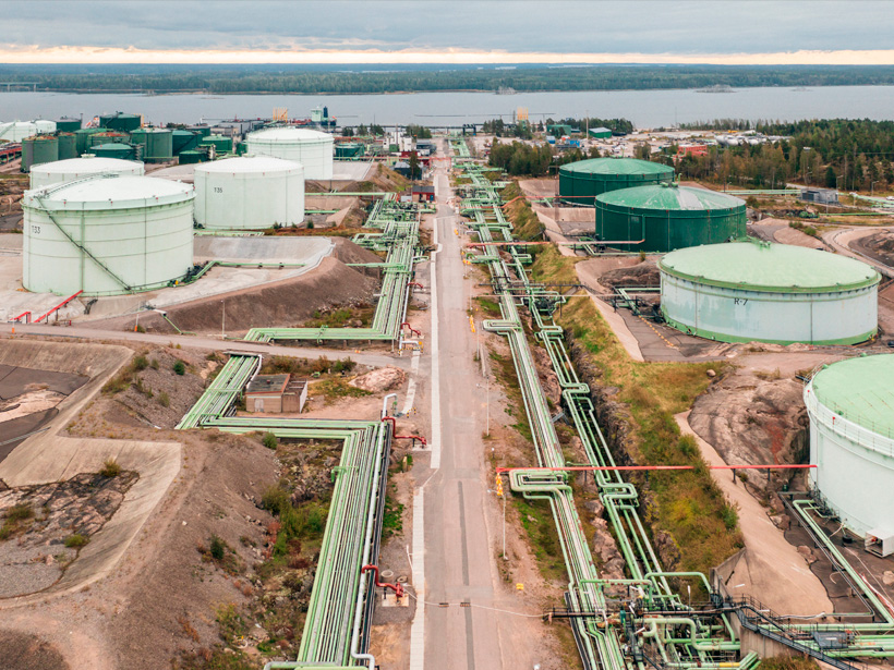Ilmakuva Nesteen tuotantolaitoksesta Porvoossa.